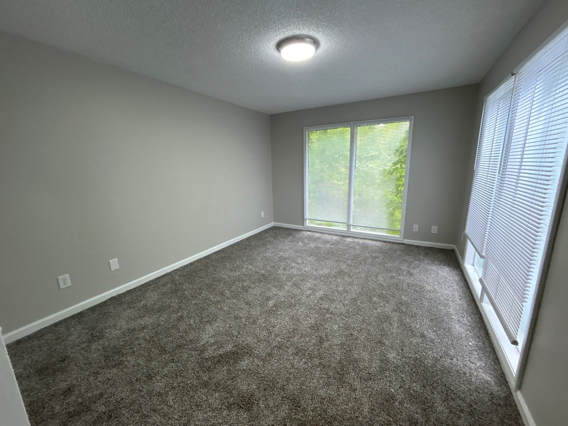 Building Photo - 45 Woodmont Dr