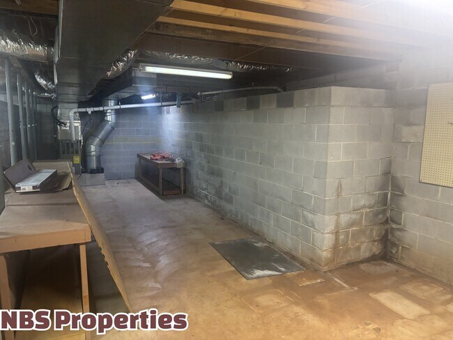 Building Photo - 809 Lester Rd
