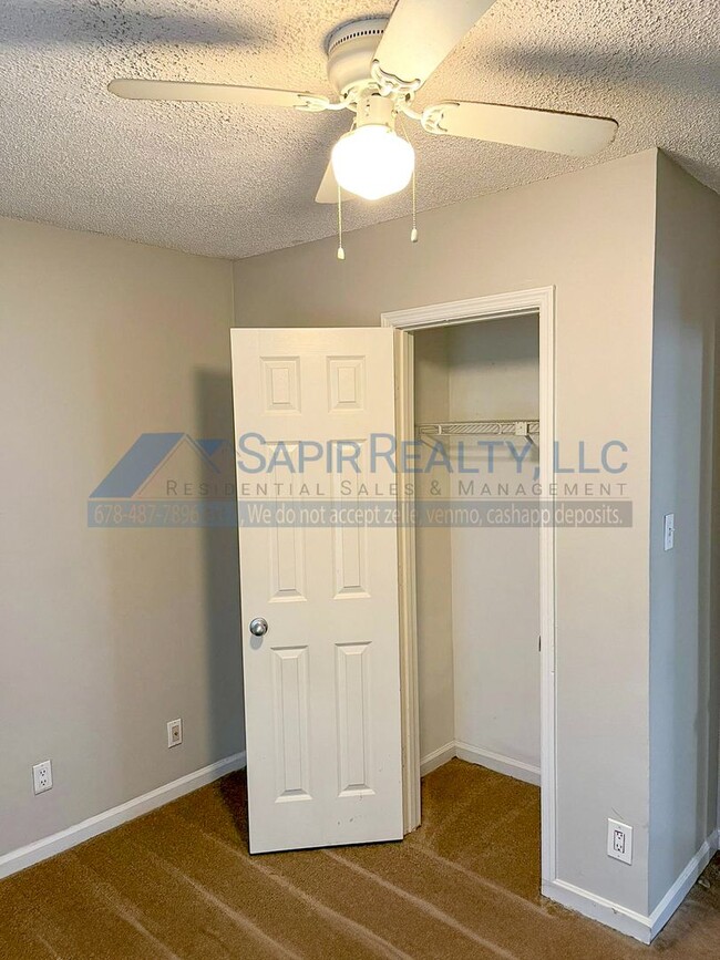 Building Photo - Inviting 3-Bedroom Home - Move in by 11/30...