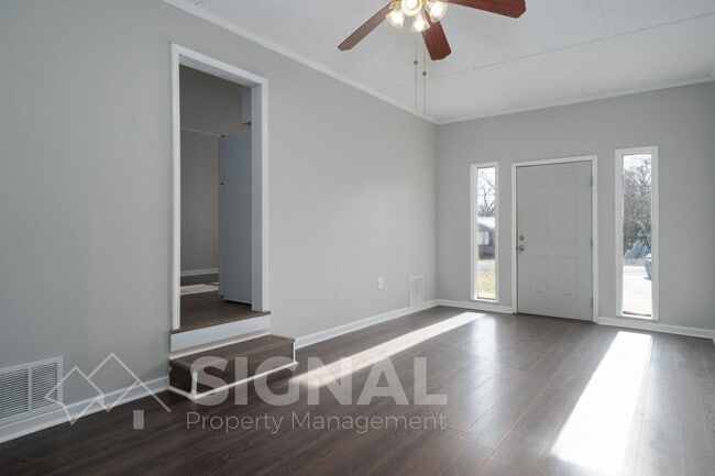 Building Photo - 2425 Circle Dr