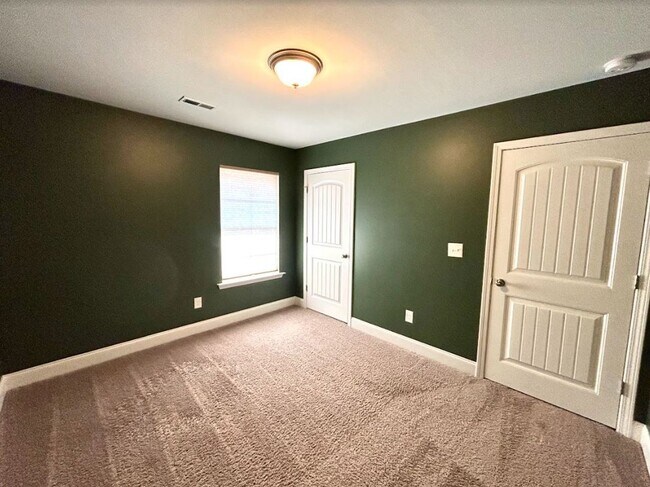 Building Photo - BEAUTIFUL THREE BED, TWO BATH FULL BRICK H...