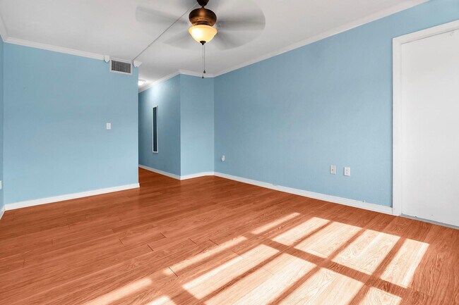 Building Photo - 1690 NE 191st St