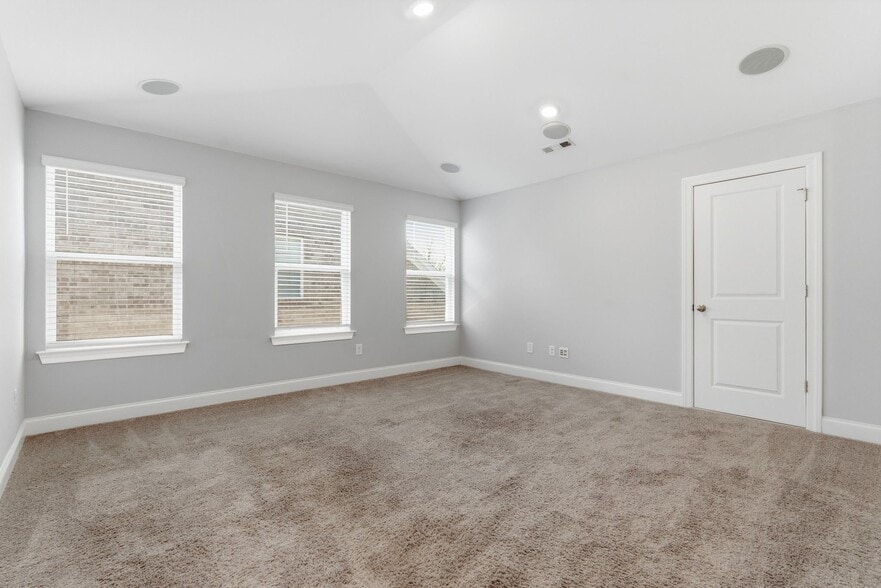 Building Photo - 7036 Bennett Dr.