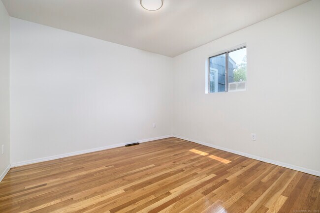 Building Photo - 10 Stanwick Pl