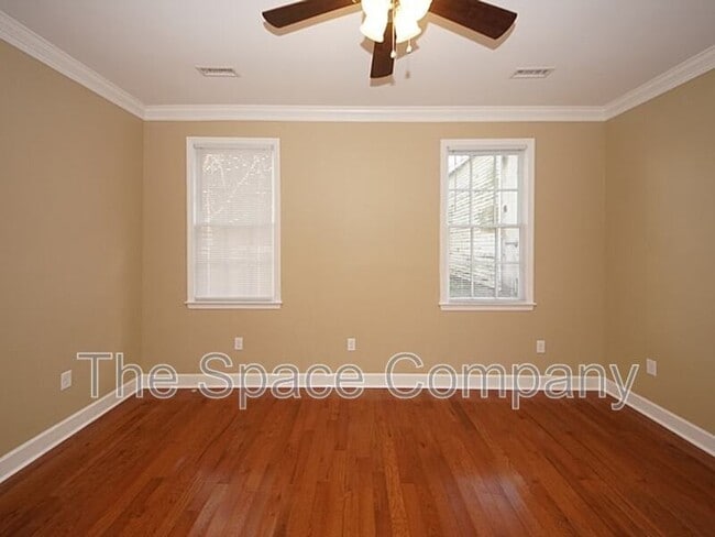 Building Photo - 126 Logan St