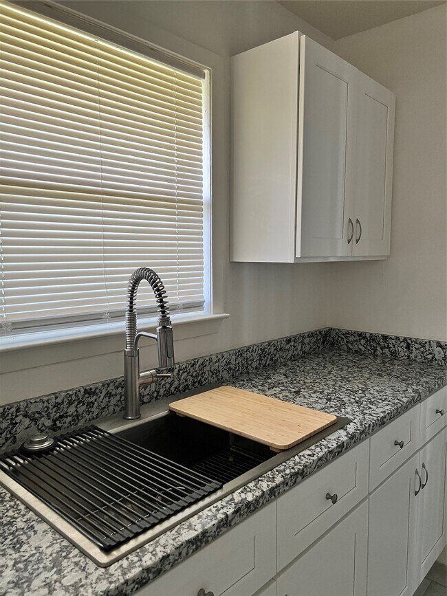 Building Photo - 4122 Madden Ln