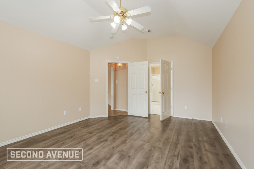 Building Photo - 21930 Golden Cedar Dr