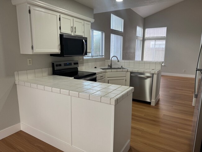 Building Photo - 2776 Woodmont Dr