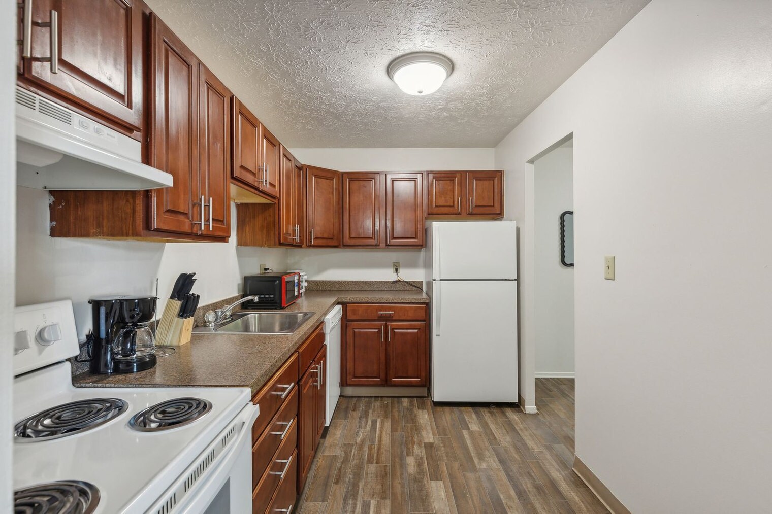 Building Photo - 5556 Broadview Rd
