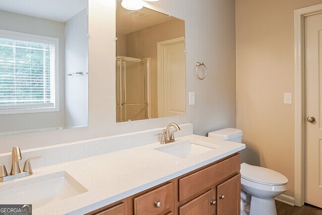 Building Photo - 657 Amberwood Dr