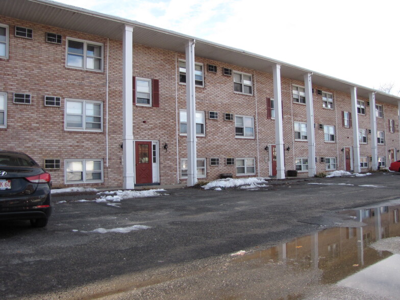 Building Photo - Center Court Apartments