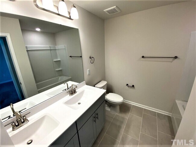 Building Photo - 4 Bedroom Sinele Family Detached Home for ...
