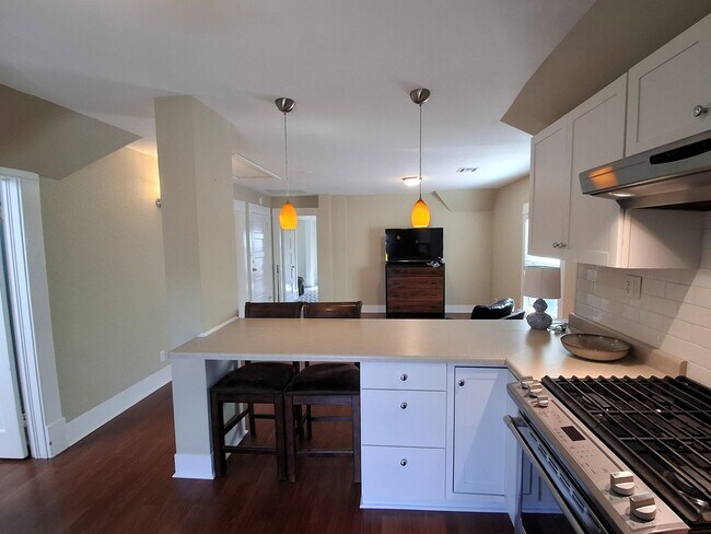 Building Photo - 2321 Elm St