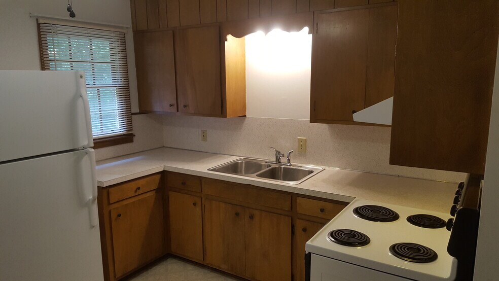 Kitchen - 102 Clemson St