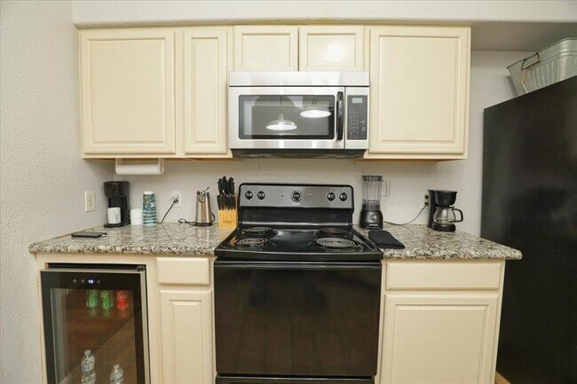 Building Photo - 13117 Vickery St