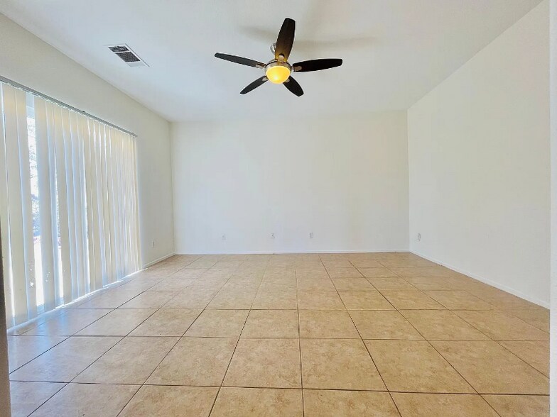 Building Photo - 83107 Greenbrier Dr