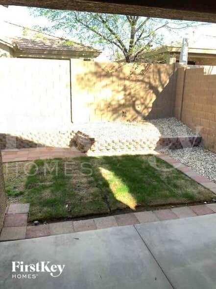 Building Photo - 29365 N 67th Dr