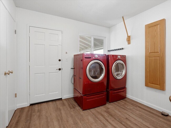 Building Photo - 4 Bedroom Home for Rent in Sanger | Sierra Views | 2,140± Sq. Ft. | Lawn Care Included