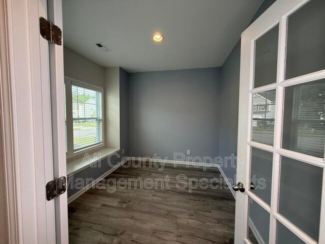 Building Photo - 636 Spanish Olive Wy