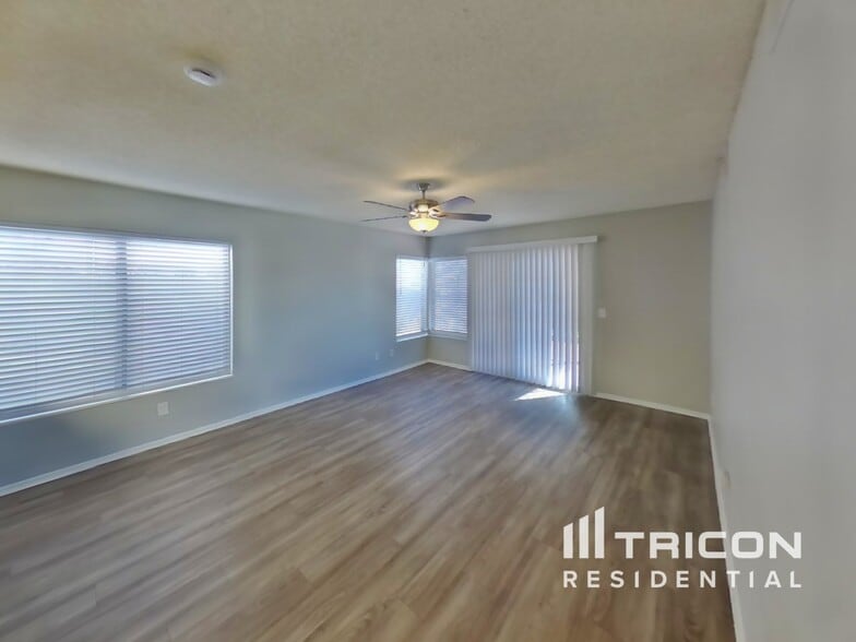 Building Photo - 5262 Willowhaven Ave