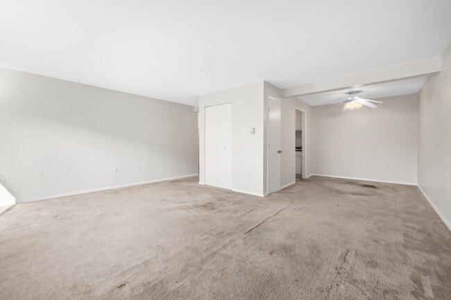 Building Photo - 43 Olcott Dr