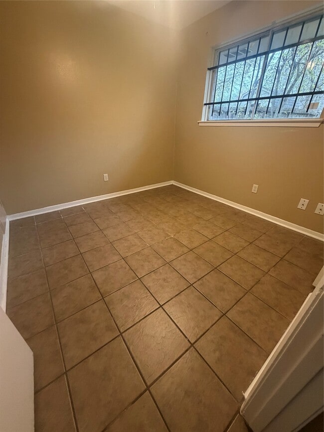 Building Photo - 6439 Deirdre Anne Dr