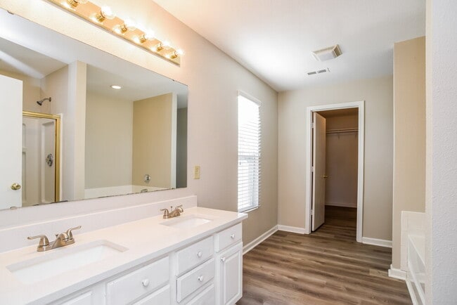 Building Photo - 2818 Royal Fern Ln