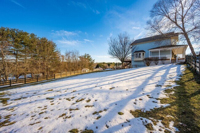 Building Photo - WELLER ESTATES