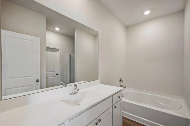 Building Photo - 335 Kingston Wy