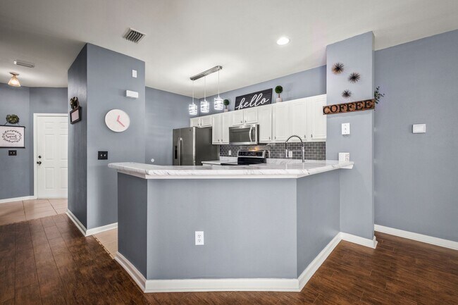 Building Photo - End unit townhome in The Cottages at Oakleaf Plantation