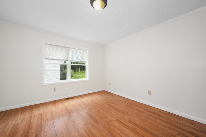 Building Photo - 146 Macarthur Dr