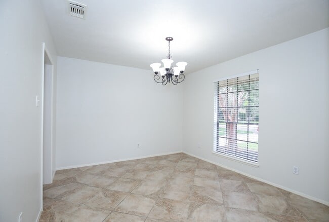 Building Photo - 3003 Planters St