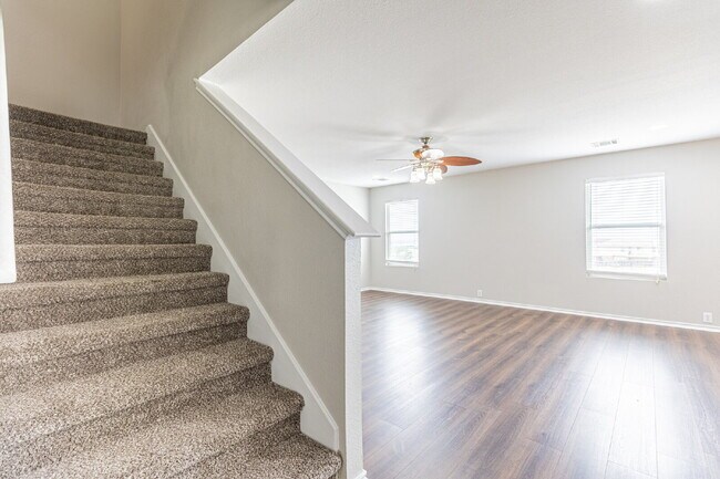Building Photo - 6117 Tamaron