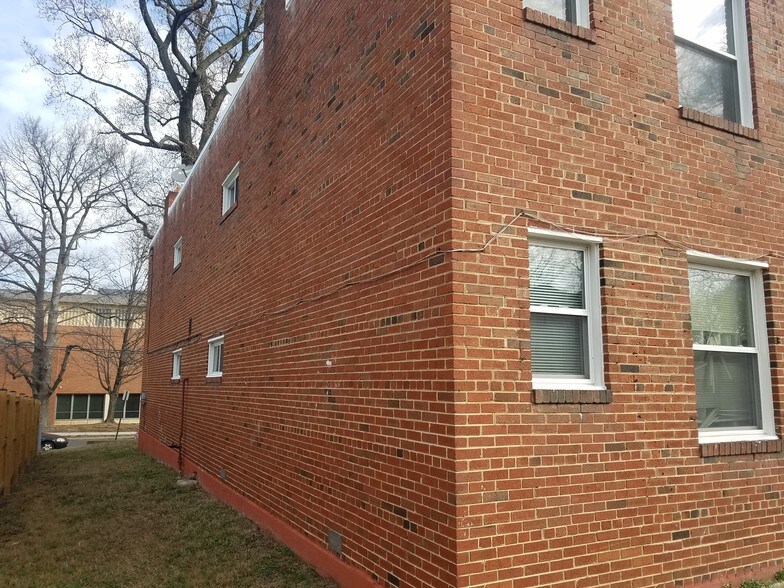 Building Photo - 4809 Meade St NE