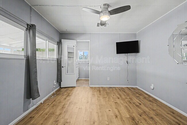 Building Photo - 462 S 80th Pl