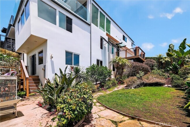Building Photo - 855 Santa Ana St