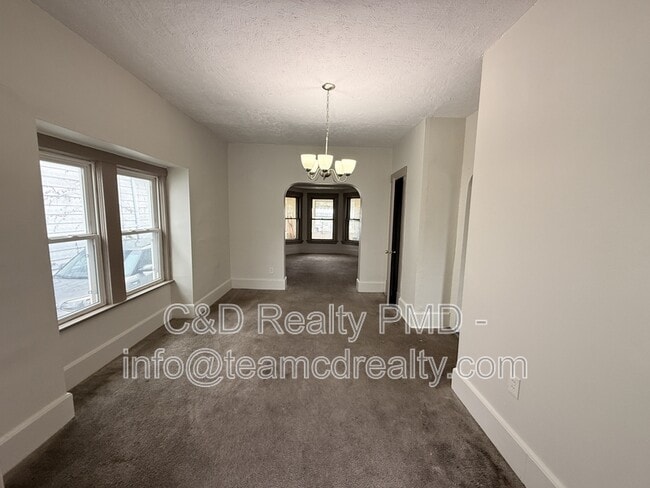 Building Photo - 2115 W 105th St