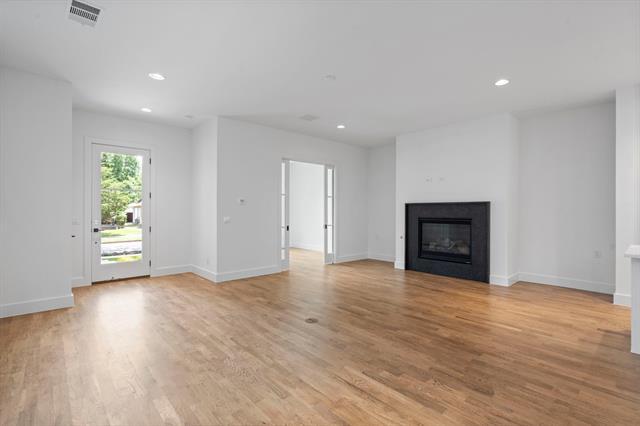 Building Photo - 5539 Longview St