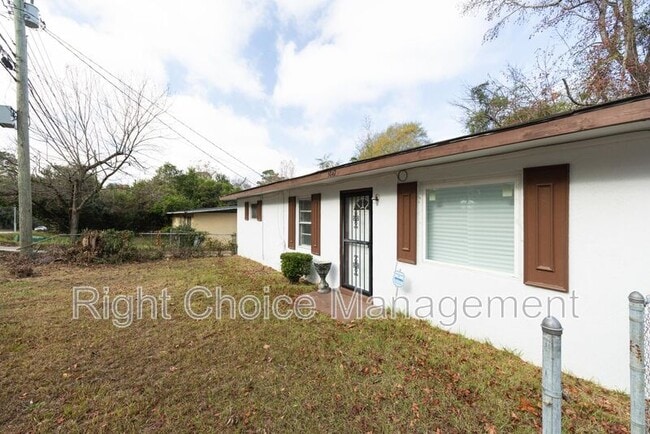 Building Photo - 5847 Forrest Rd