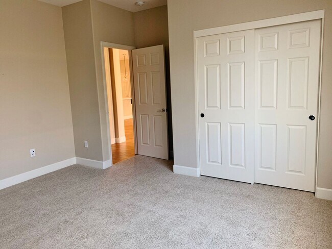 Building Photo - Single Story Craftsmen in Hollister