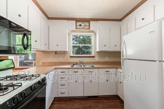 Building Photo - 11241 Kingfisher Dr