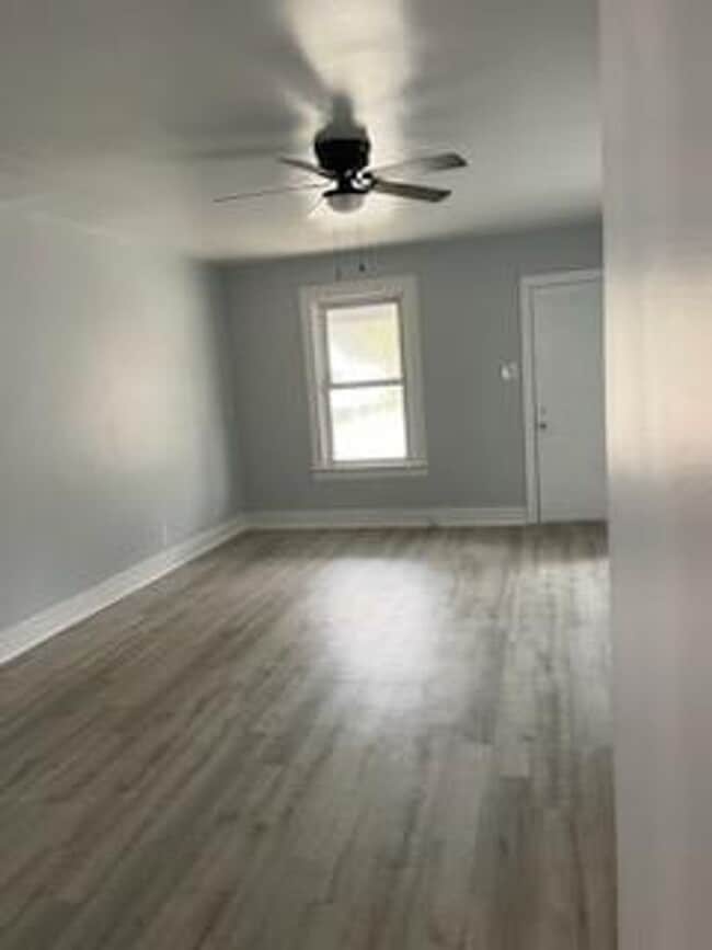 Building Photo - 2 bedroom, 1 bathroom home near Bunn Park $975