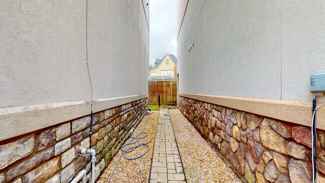 Building Photo - 2540 Prospect St