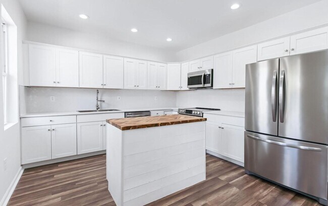 Building Photo - Coming Soon! 3 bedrooms 2.5 bath Home located in Lancaster Pa