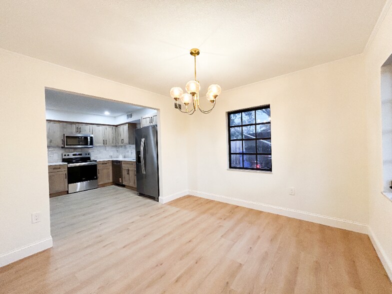 Building Photo - 417 66th Ave S