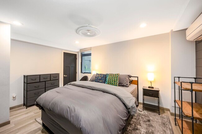 Building Photo - 294 4th St