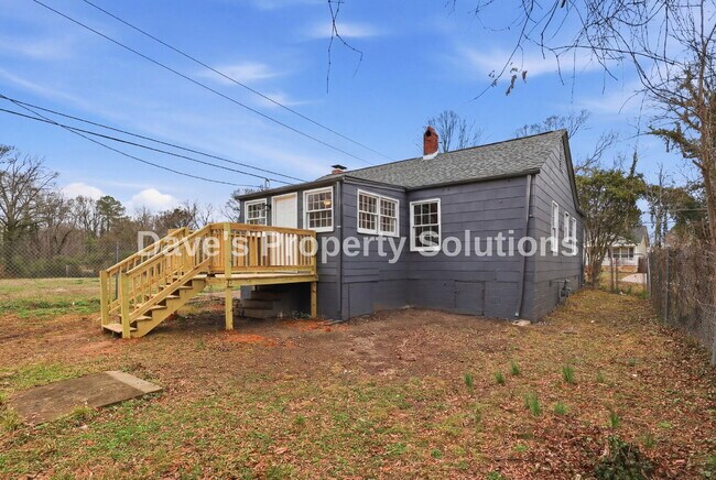Building Photo - Beautifully updated and ready for its new tenants!