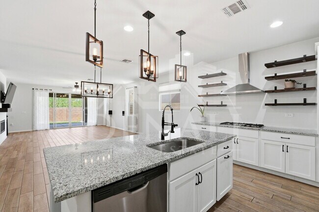 Building Photo - 4220 S Macy Cir