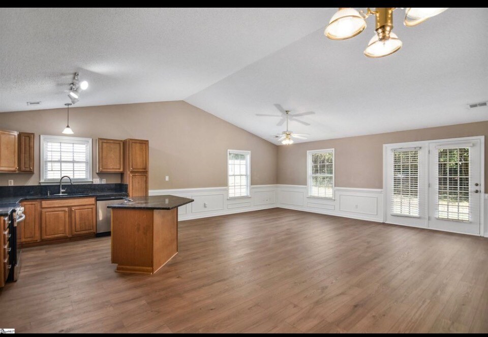 Building Photo - 27 Sweetland Ct