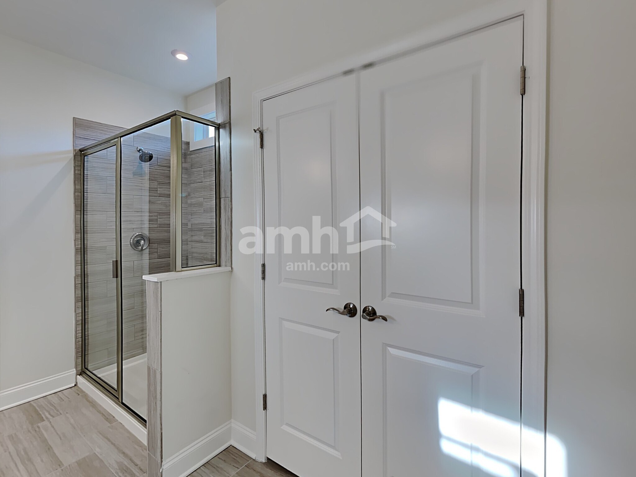 Building Photo - 5935 Hart Way